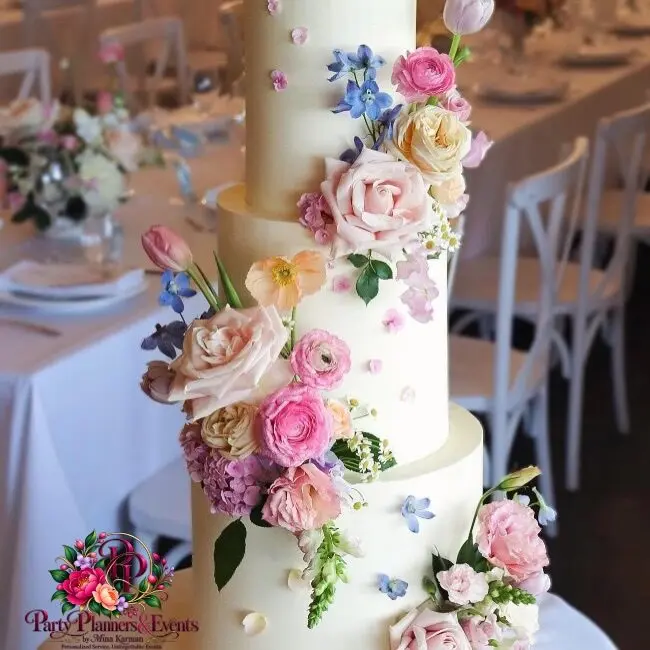 Floral cake and garden table styling, 4 of 8
