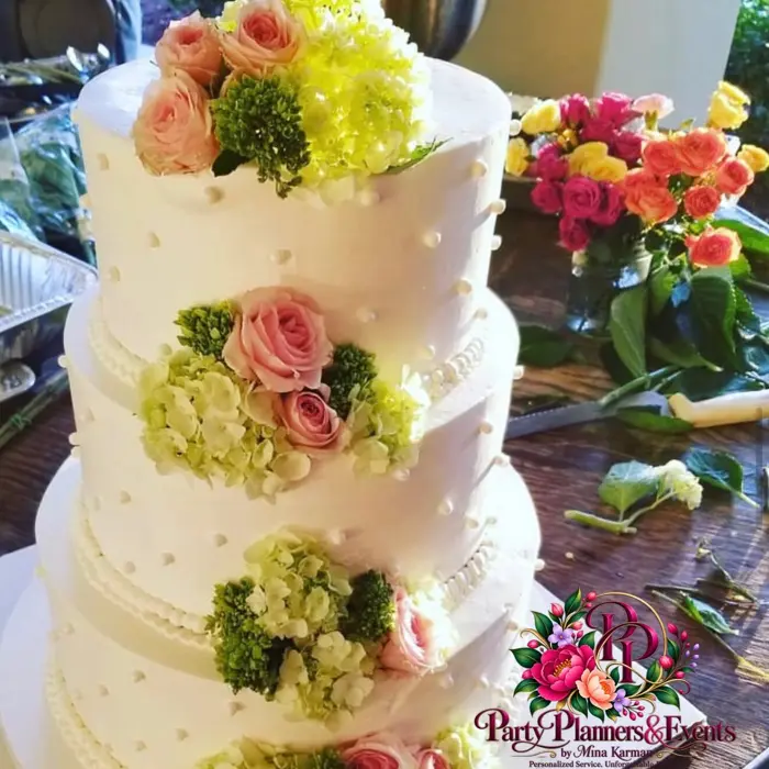 Floral cake and garden table styling, 5 of 8